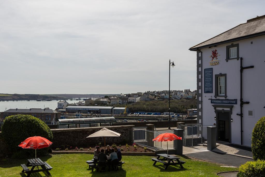 Lord Nelson Hotel Pembroke Eksteriør billede