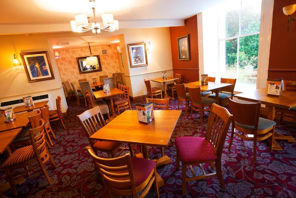 Lord Nelson Hotel Pembroke Eksteriør billede